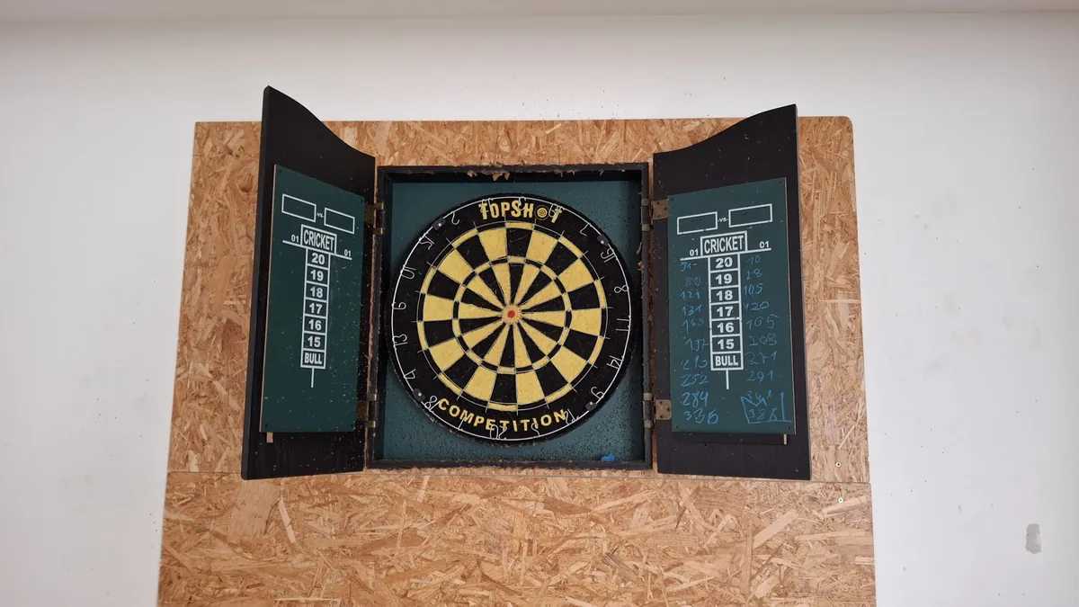 Dartscheibe mit Anschreibetafeln